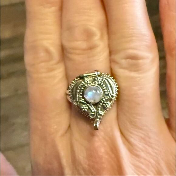Round Moonstone Gemstone Poison Locket Box Heart Ring Sterling Silver Sz 8 New - Picture 7 of 7
